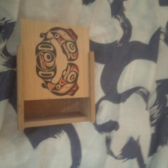 Traditional Inuit/Indigenous Accessory Box - Picture 4 of 5